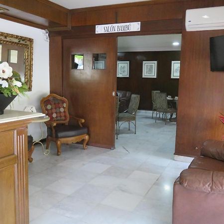 Hotel Huizache Салтильо Екстериор снимка