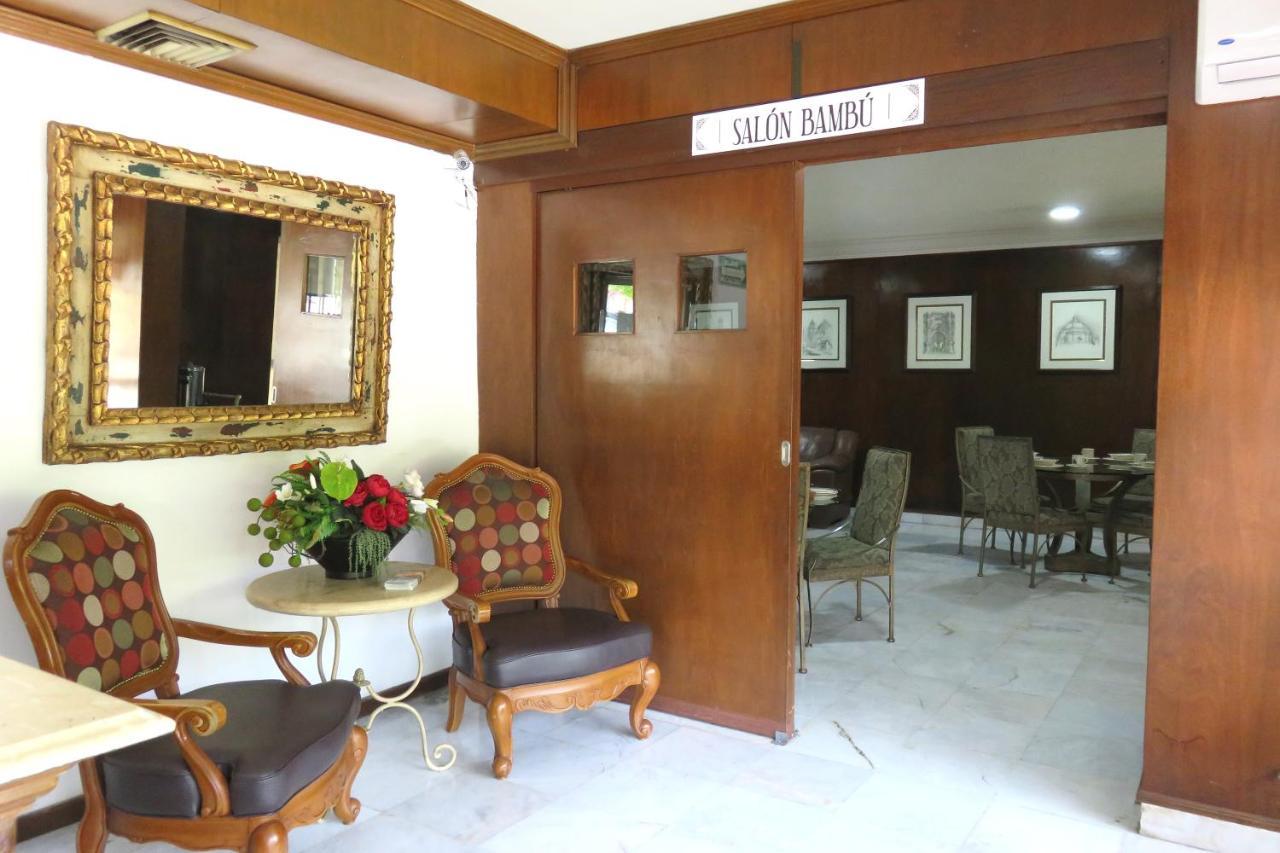 Hotel Huizache Салтильо Екстериор снимка