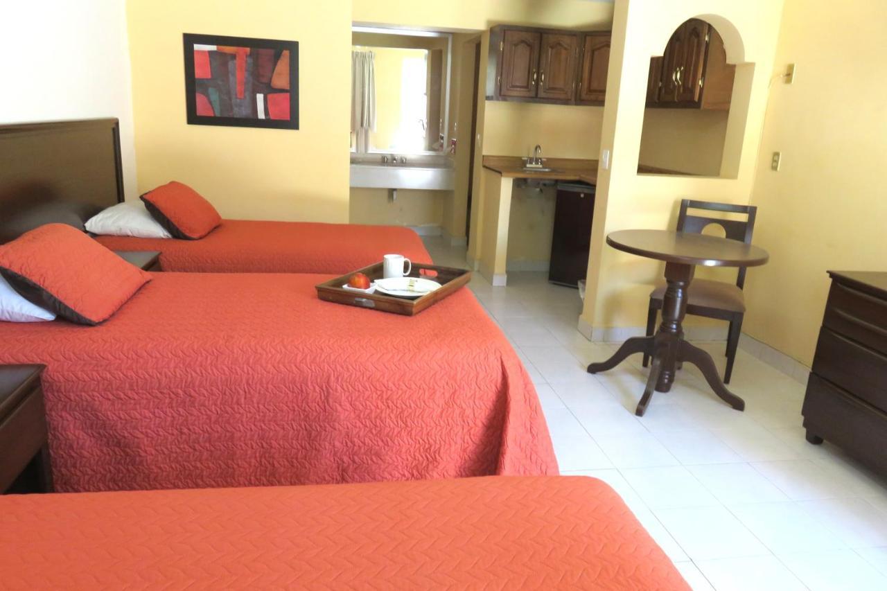 Hotel Huizache Салтильо Екстериор снимка